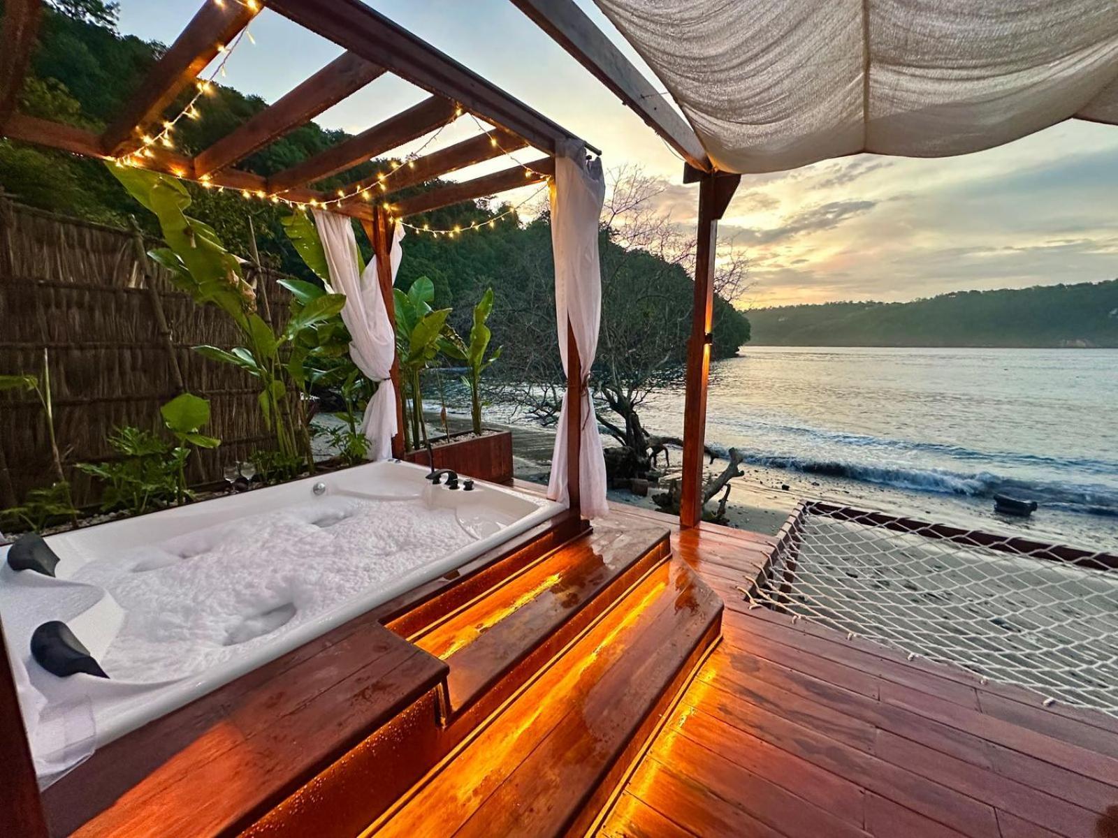 Beachfront Luxury Dome Villas - Gamat Bay Resort Nusa Penida Exterior foto