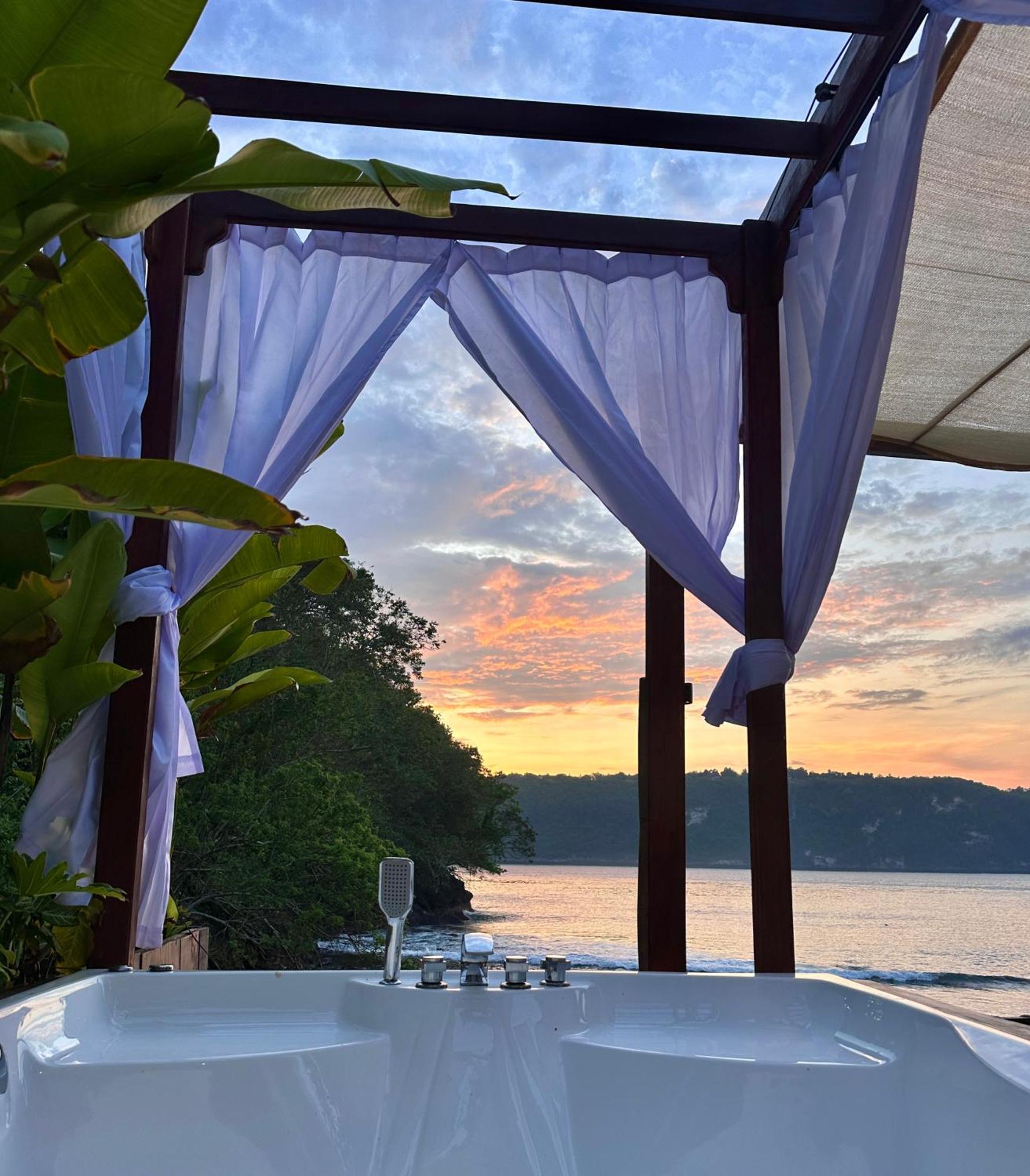 Beachfront Luxury Dome Villas - Gamat Bay Resort Nusa Penida Habitación foto